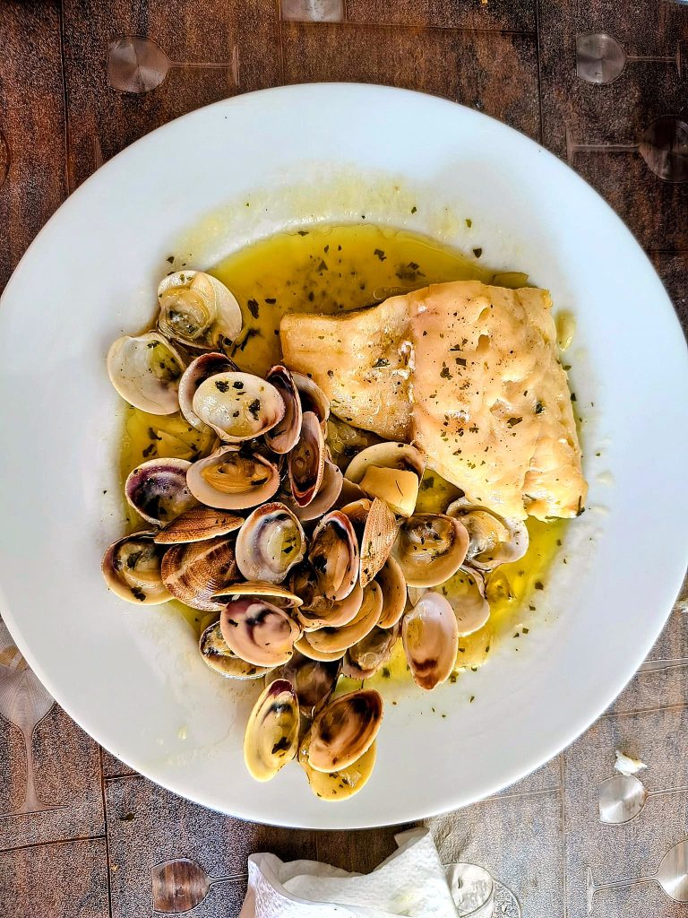 Bacalao con almejas