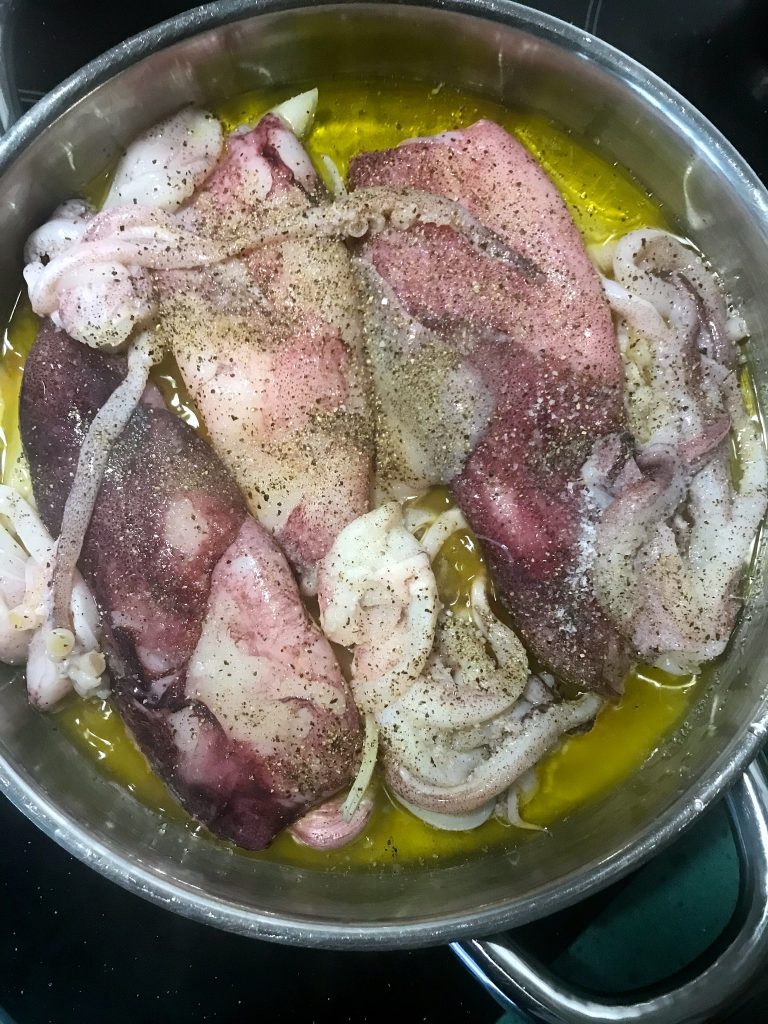 Calamares encebollados