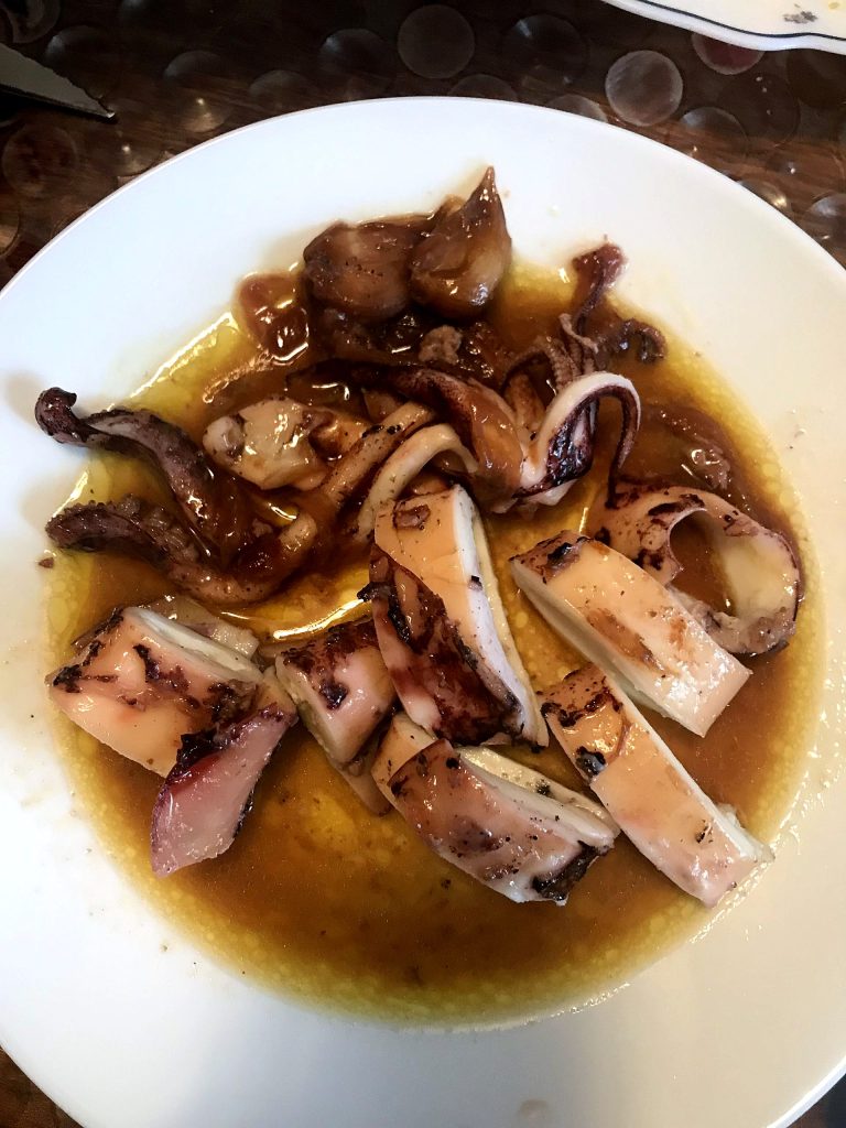 Calamar encebollado