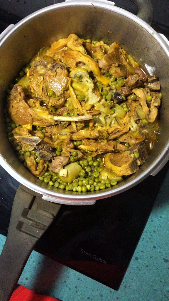 Chuletas de cordero con guisantes