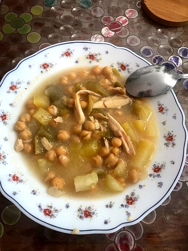 Cocido de garbanzos y pollo