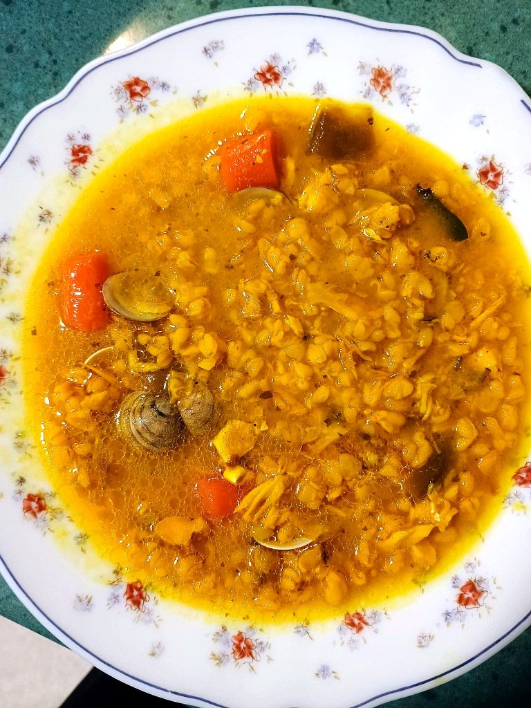 Guiso de trigo con almejas
